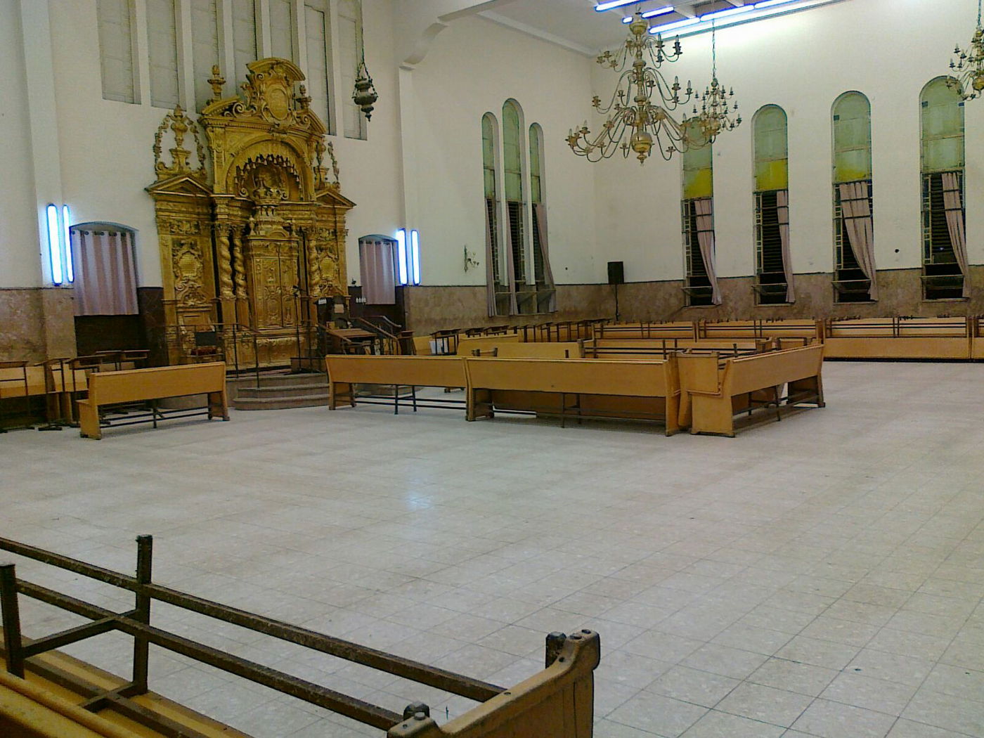 הגרב"ד פוברסקי בתהילים לצד מיטת הגרח"ש ליבוביץ זצ"ל