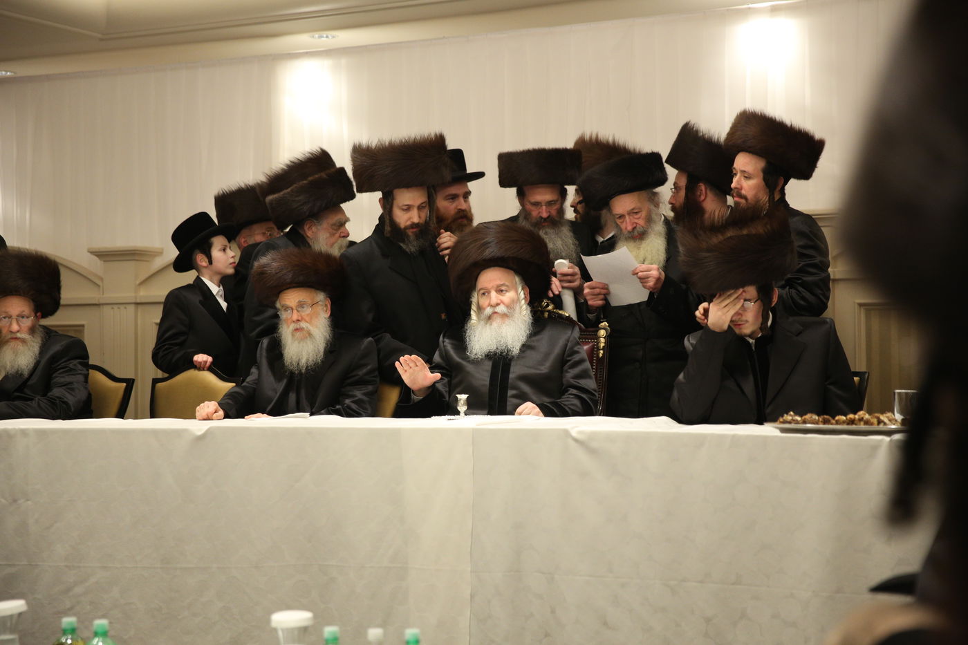 גלריה חגיגית: בת הרב התחתנה, הרבי פצח בריקוד