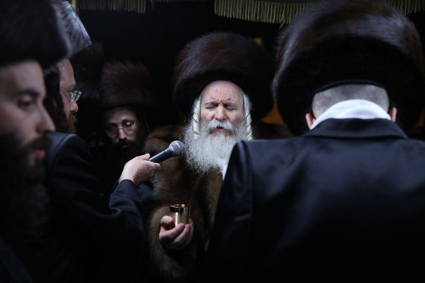 גלריה חגיגית: בת הרב התחתנה, הרבי פצח בריקוד