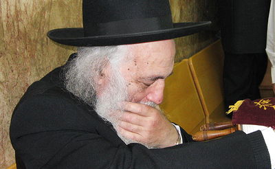 בהכנסת ספר תורה להיכל ישיבת פוניבז'