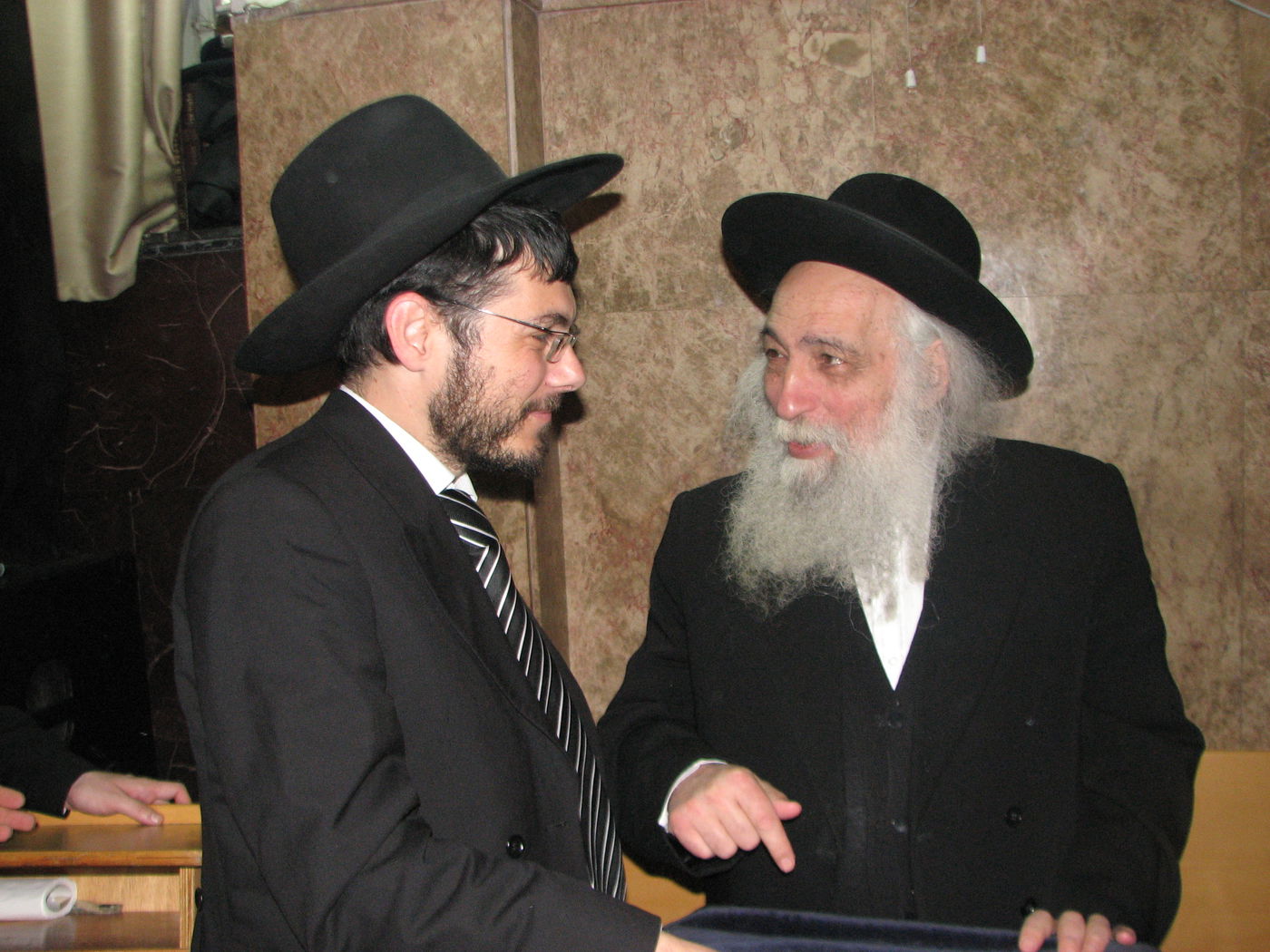 בהכנסת ספר תורה להיכל ישיבת פוניבז'