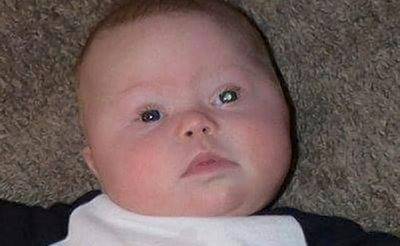 הבחינה במשהו מוזר בתמונה והצילה את חיי בנה הפעוט