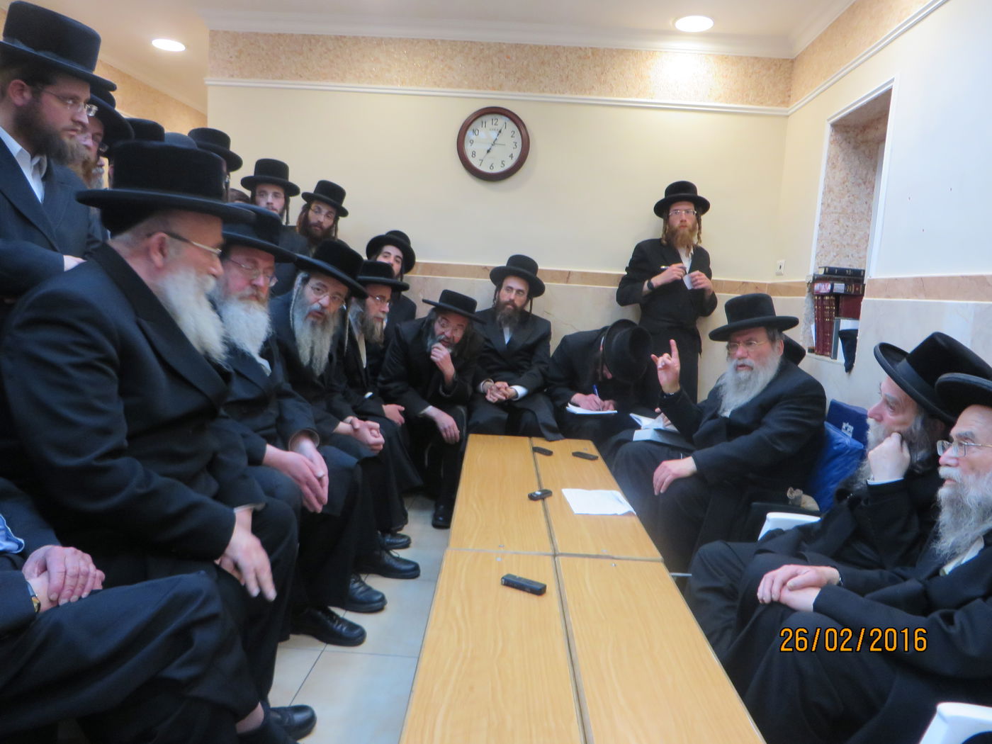 אדמו"רים, רבנים ואישי ציבור: צפו בניחום האבלים בערלוי