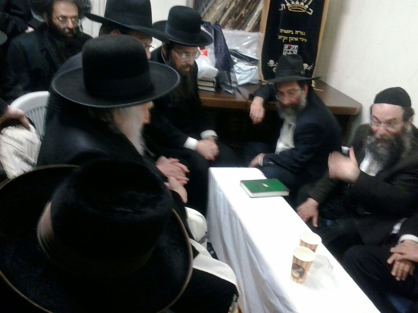 הגר"ש אוירבך ניחם את בני הגרח"ש ליבוביץ זצ"ל