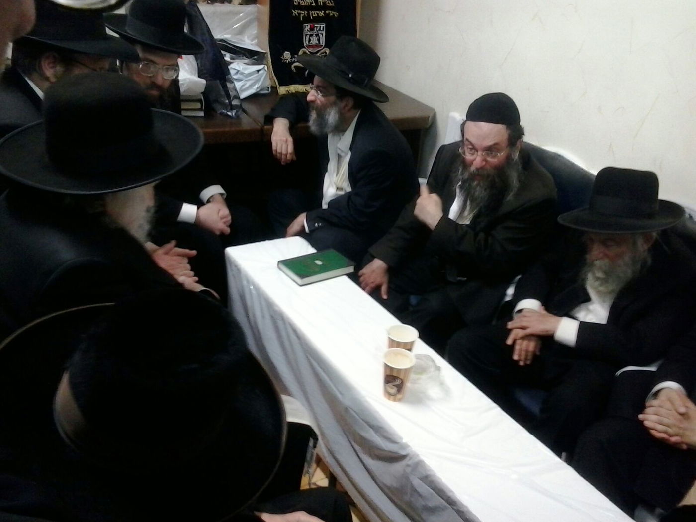 הגר"ש אוירבך ניחם את בני הגרח"ש ליבוביץ זצ"ל