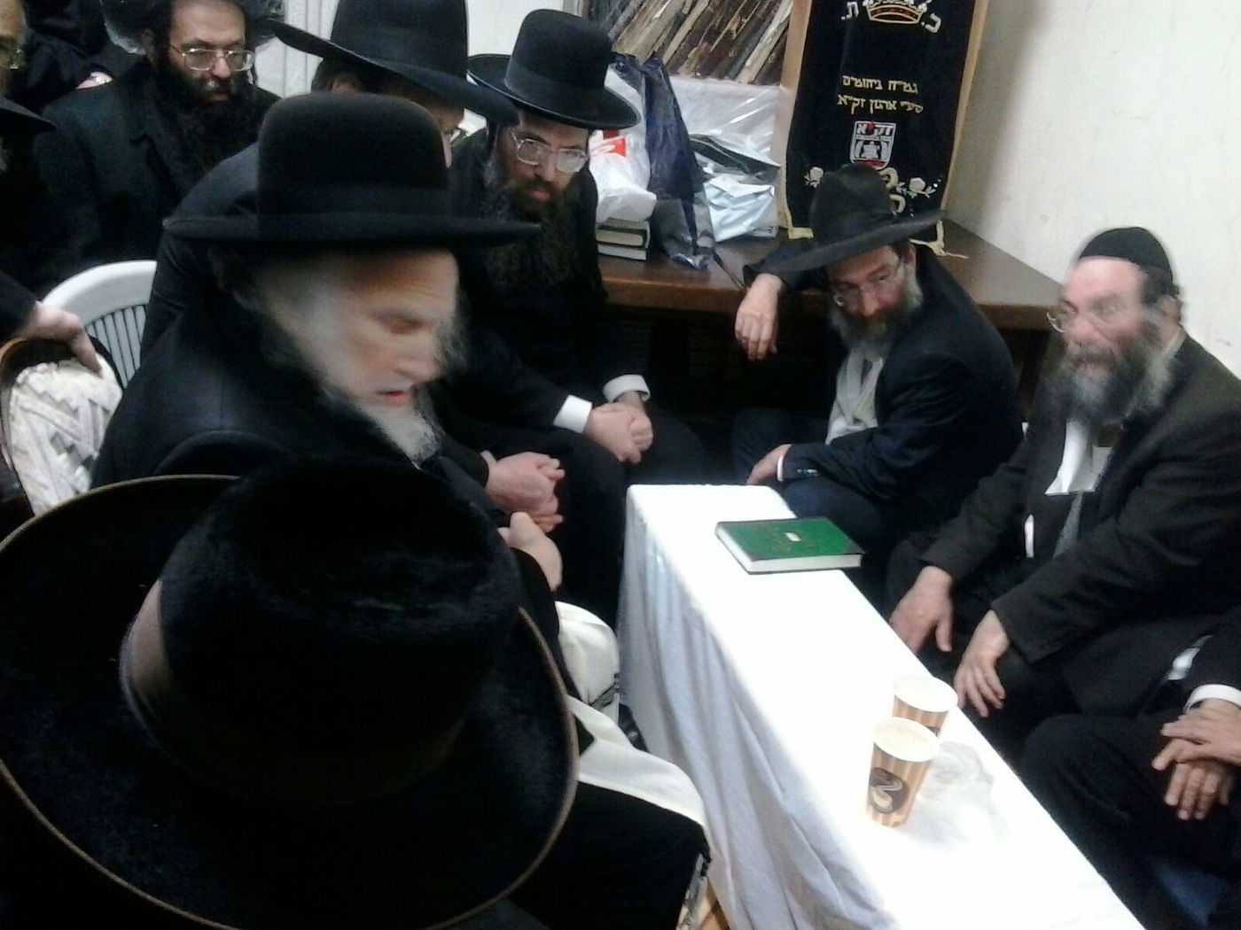 הגר"ש אוירבך ניחם את בני הגרח"ש ליבוביץ זצ"ל