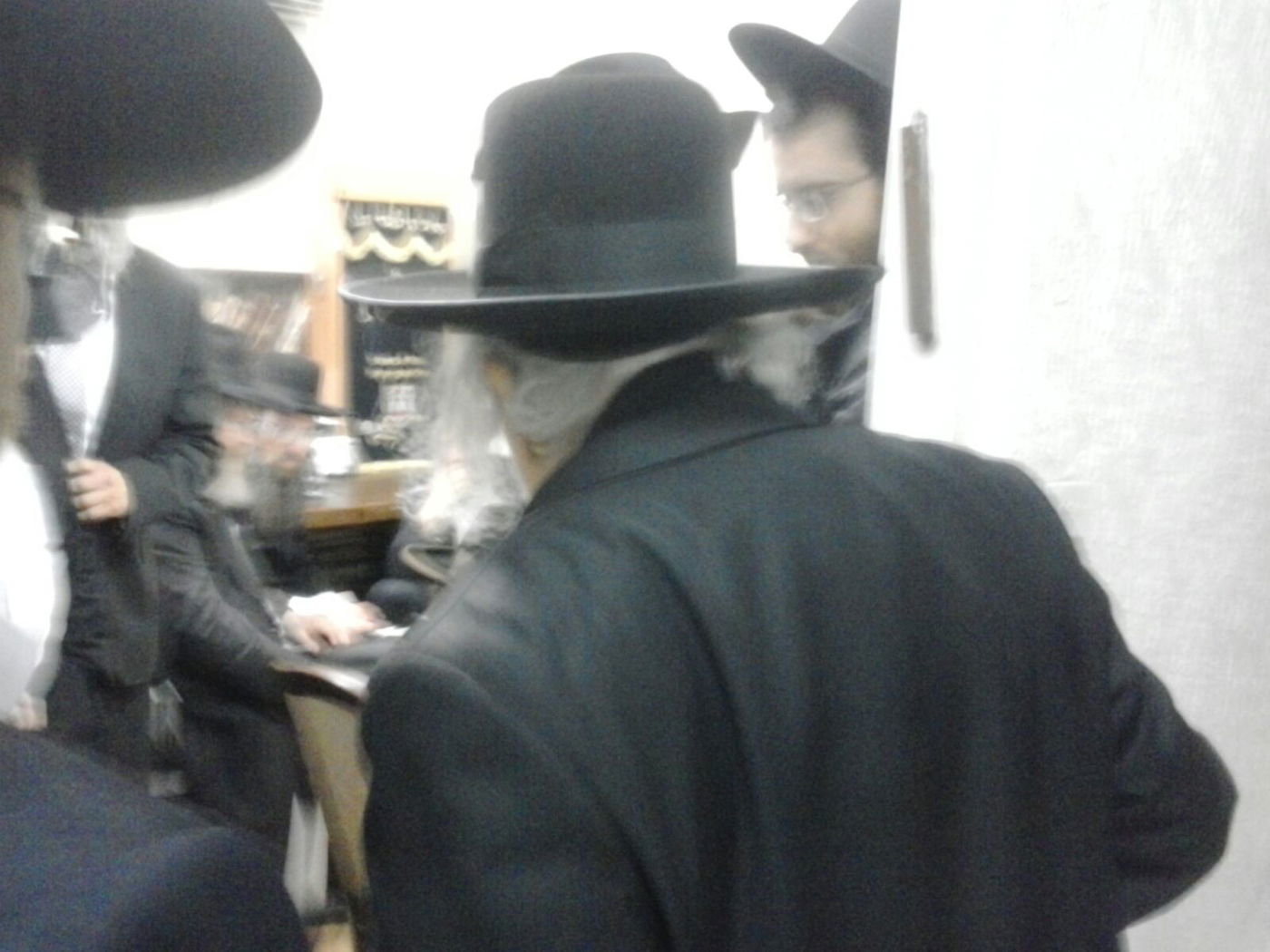 הגר"ש אוירבך ניחם את בני הגרח"ש ליבוביץ זצ"ל