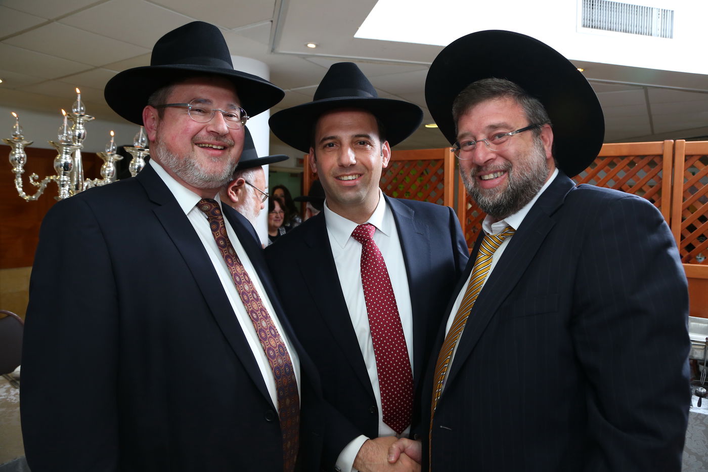 שמוליק גרינברג אירס את בתו, אבוטבול שר "ריבון העולמים" • צפו