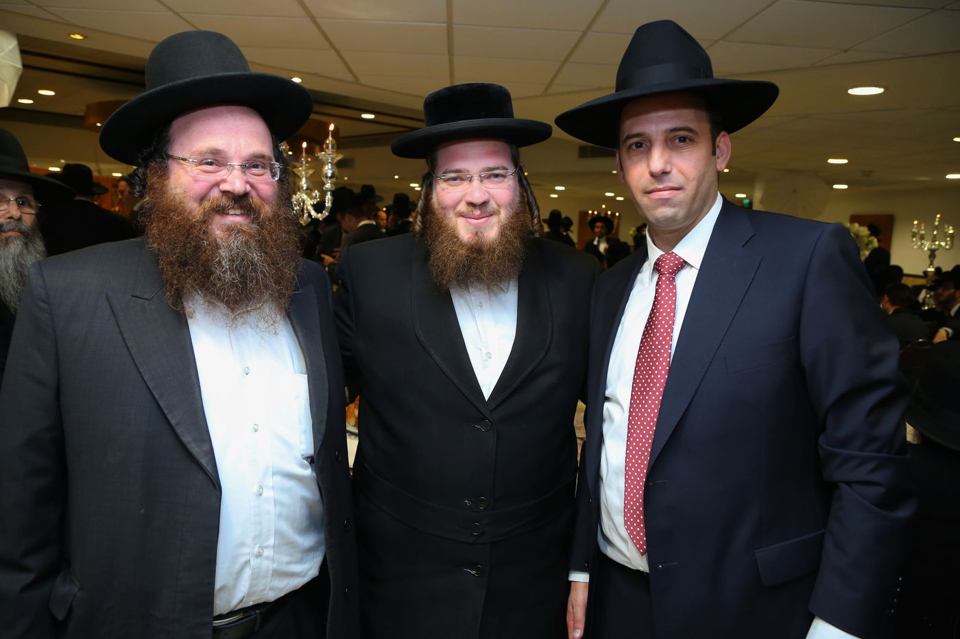 שמוליק גרינברג אירס את בתו, אבוטבול שר "ריבון העולמים" • צפו