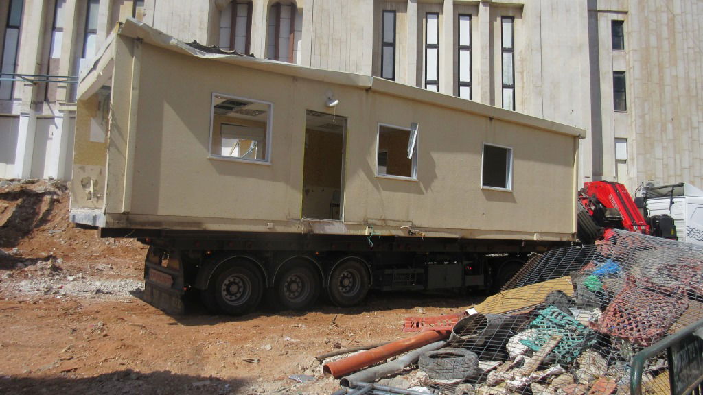 תיעוד: הקראוון המיתולוגי של האדמו"ר מויז'ניץ פונה