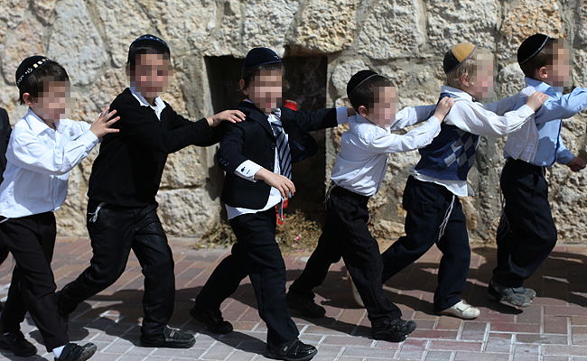 ילדים בטיול. אילוסטרציה