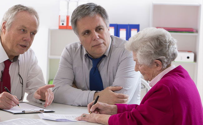 טענה: אחי תמרן את אמי להותיר לו את מרבית הירושה