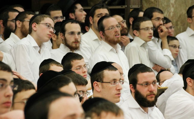 תיעוד: אלפים בעצרת לזכר ראש ישיבת פוניבז' הגאון רבי חיים שלמה ליבוביץ זצ"ל