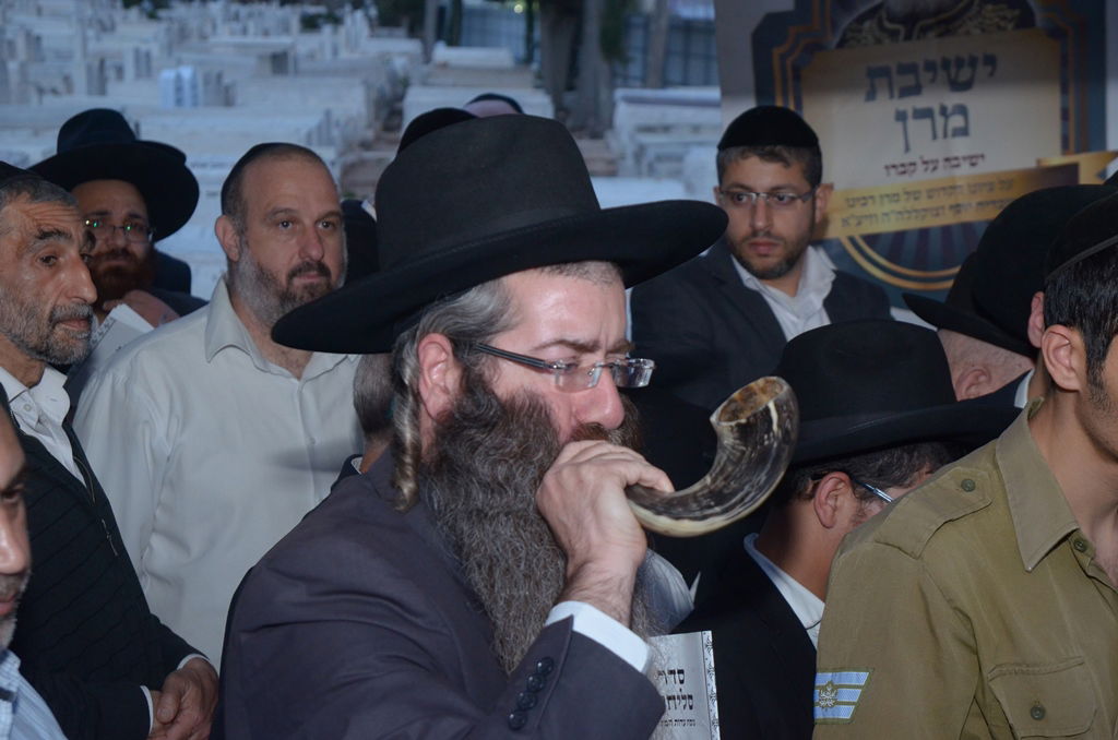 הרב דוד בצרי: "כל אחד יביא לפחות 12 ילדים" • צפו