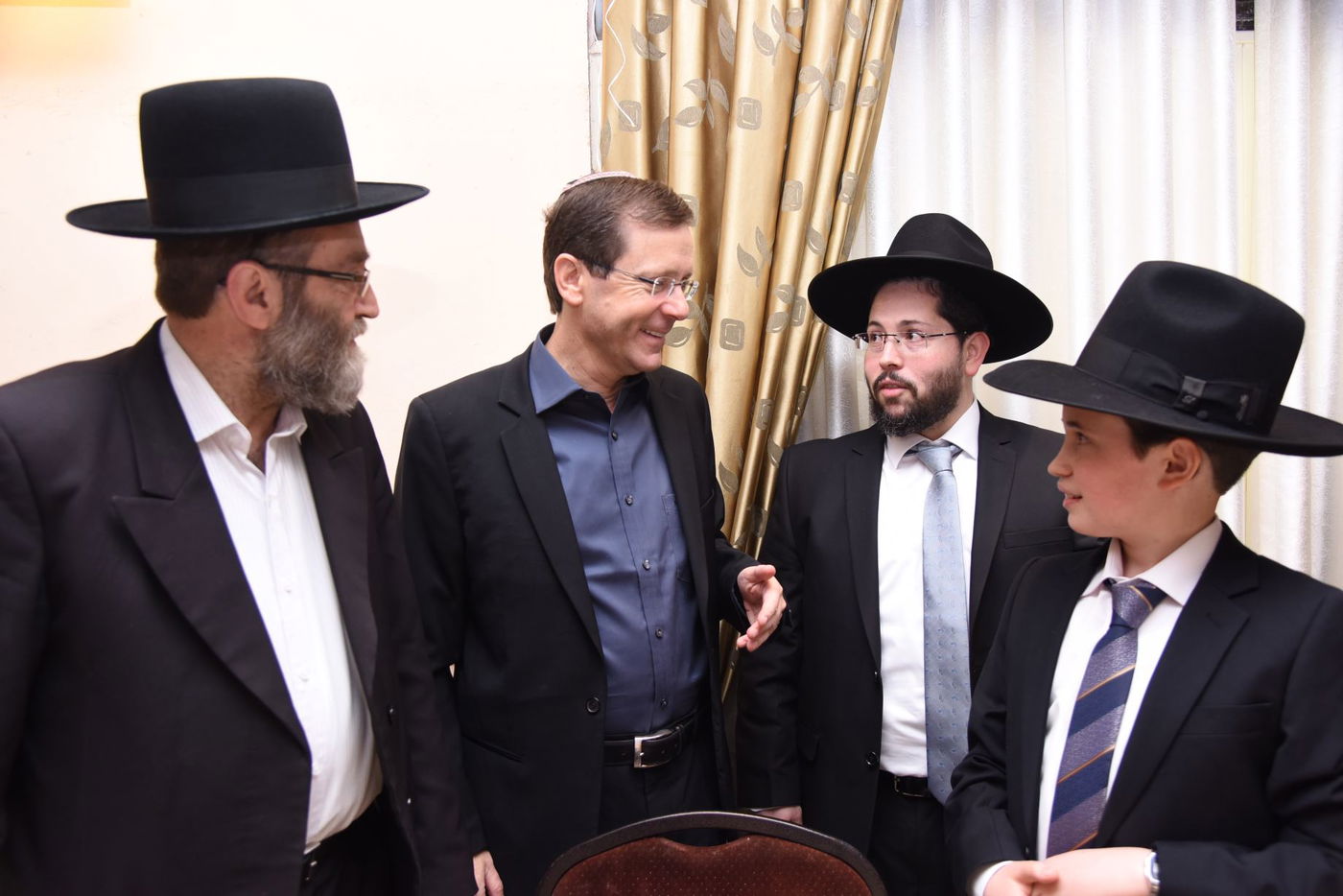 כל המי ומי הצטופפו בשמחת בר המצווה לנכד ח"כ גפני • צפו