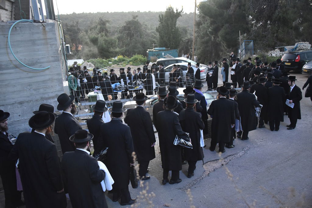 תיעוד ענק: הרבי מסאטמר בציון הרשב"י