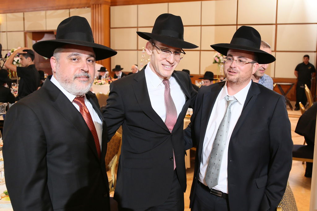 עו"ד אבי בלום ברמץ את בנו, כמעט כולם התייצבו לאחל מזל טוב