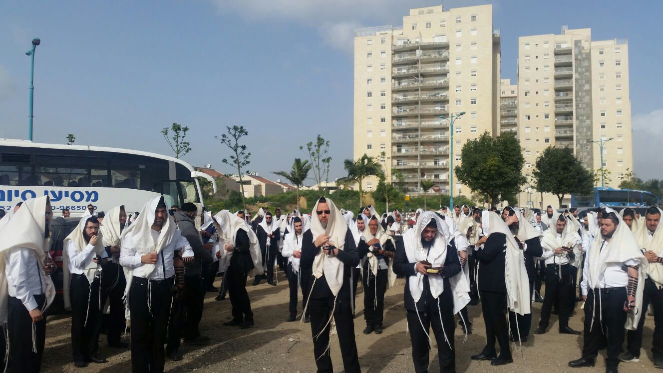 בשערי הכלא: תפילה לרפואת האדמו"ר רבי יאשיהו פינטו