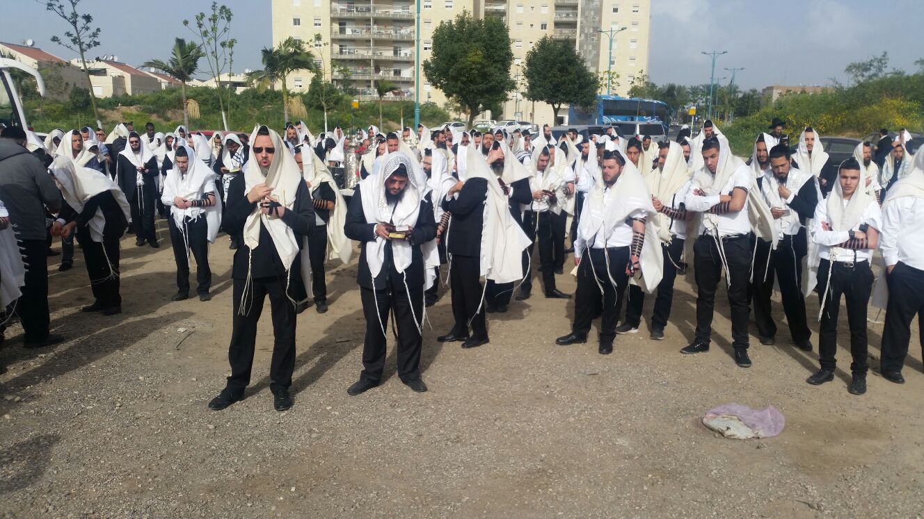 בשערי הכלא: תפילה לרפואת האדמו"ר רבי יאשיהו פינטו