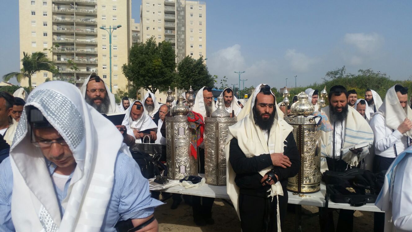 בשערי הכלא: תפילה לרפואת האדמו"ר רבי יאשיהו פינטו