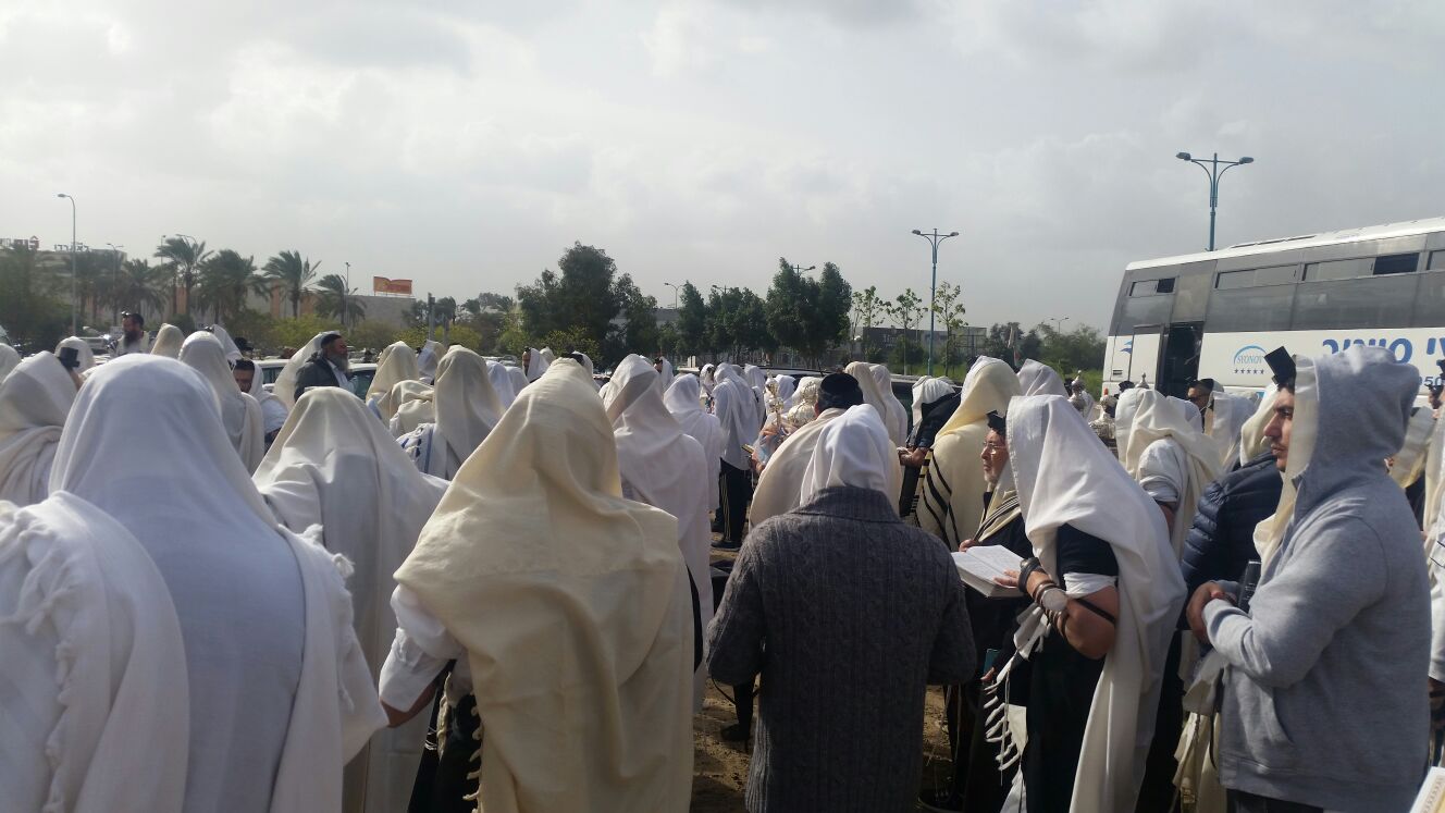 בשערי הכלא: תפילה לרפואת האדמו"ר רבי יאשיהו פינטו