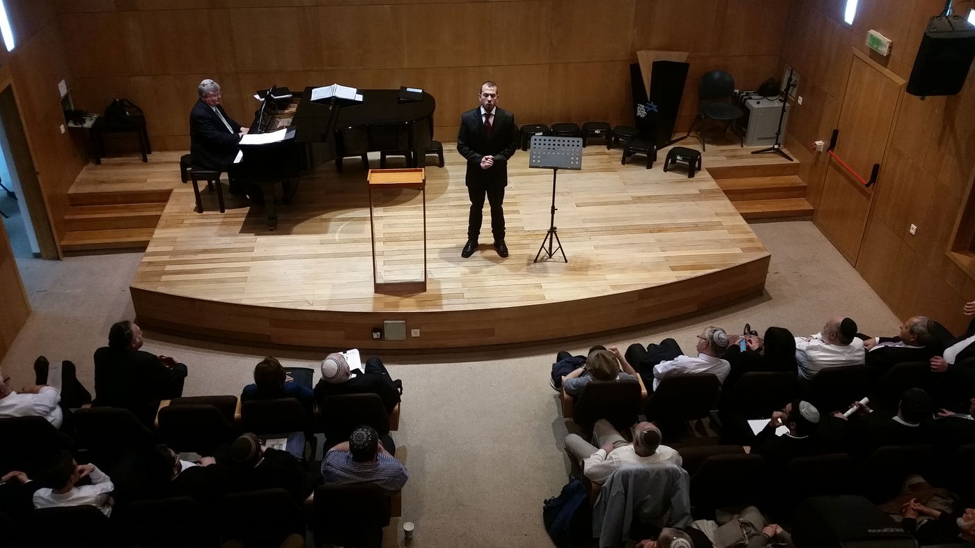 חודש אדר גם בעולם החזנות: שני מנצחים, שתי מקהלות • צפו