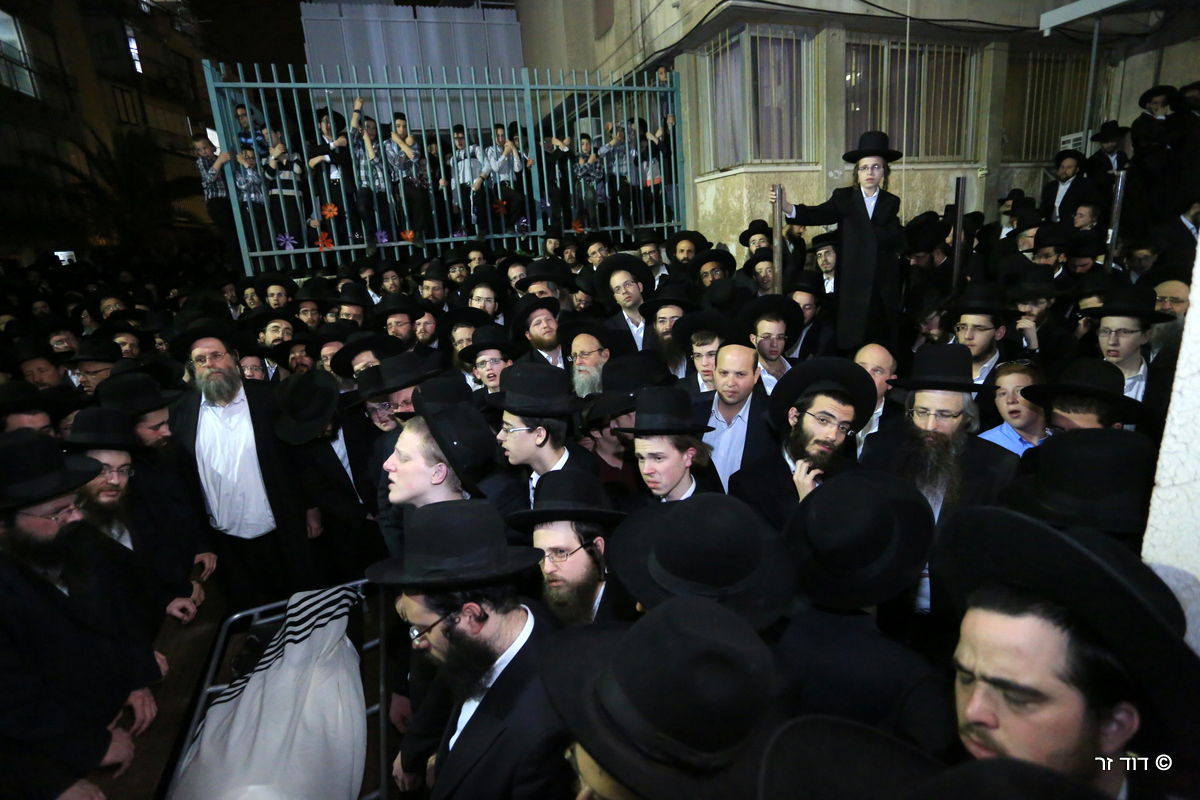 תיעוד דומע: הלוויית הרב ישראל גריינמן ז"ל