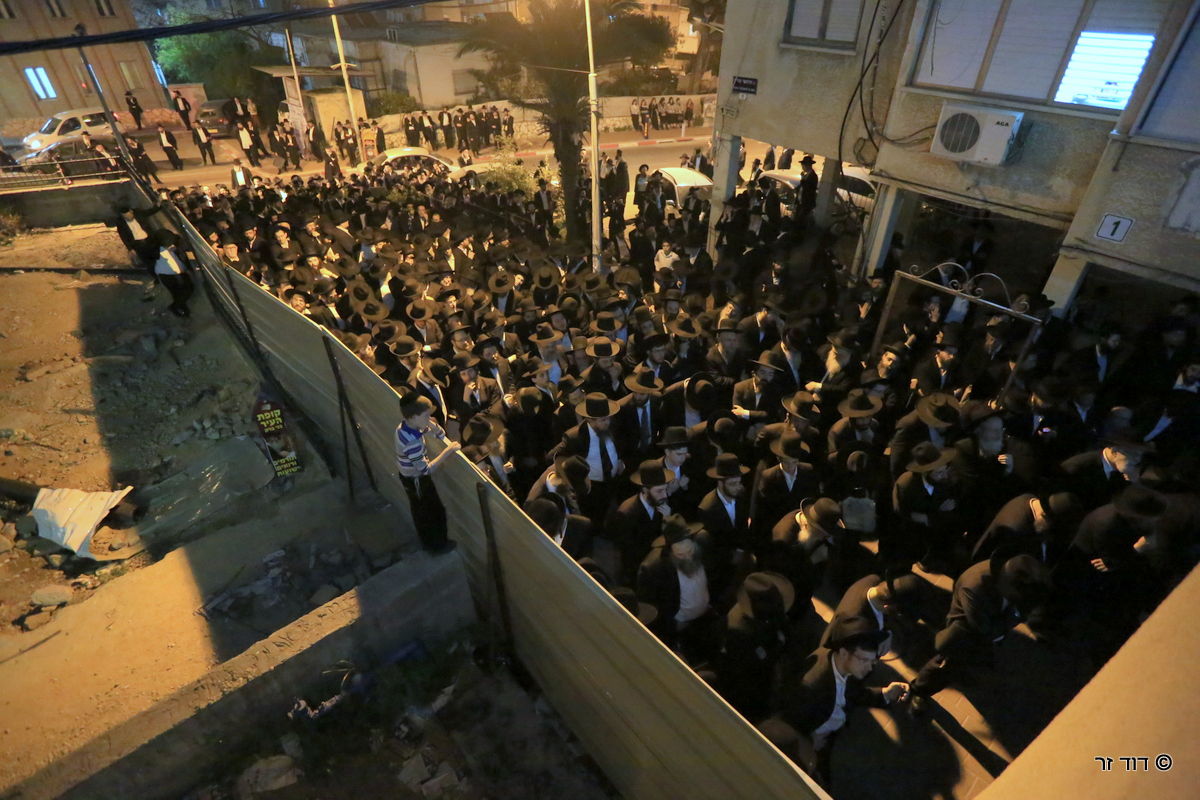 תיעוד דומע: הלוויית הרב ישראל גריינמן ז"ל