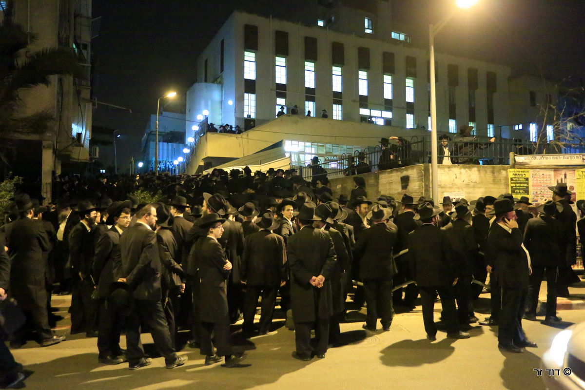 תיעוד דומע: הלוויית הרב ישראל גריינמן ז"ל