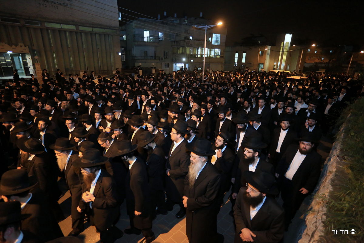 תיעוד דומע: הלוויית הרב ישראל גריינמן ז"ל