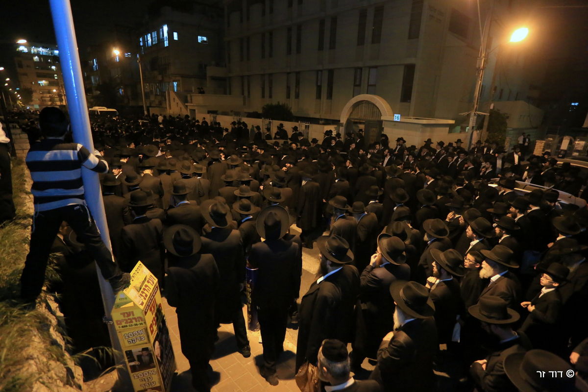 תיעוד דומע: הלוויית הרב ישראל גריינמן ז"ל