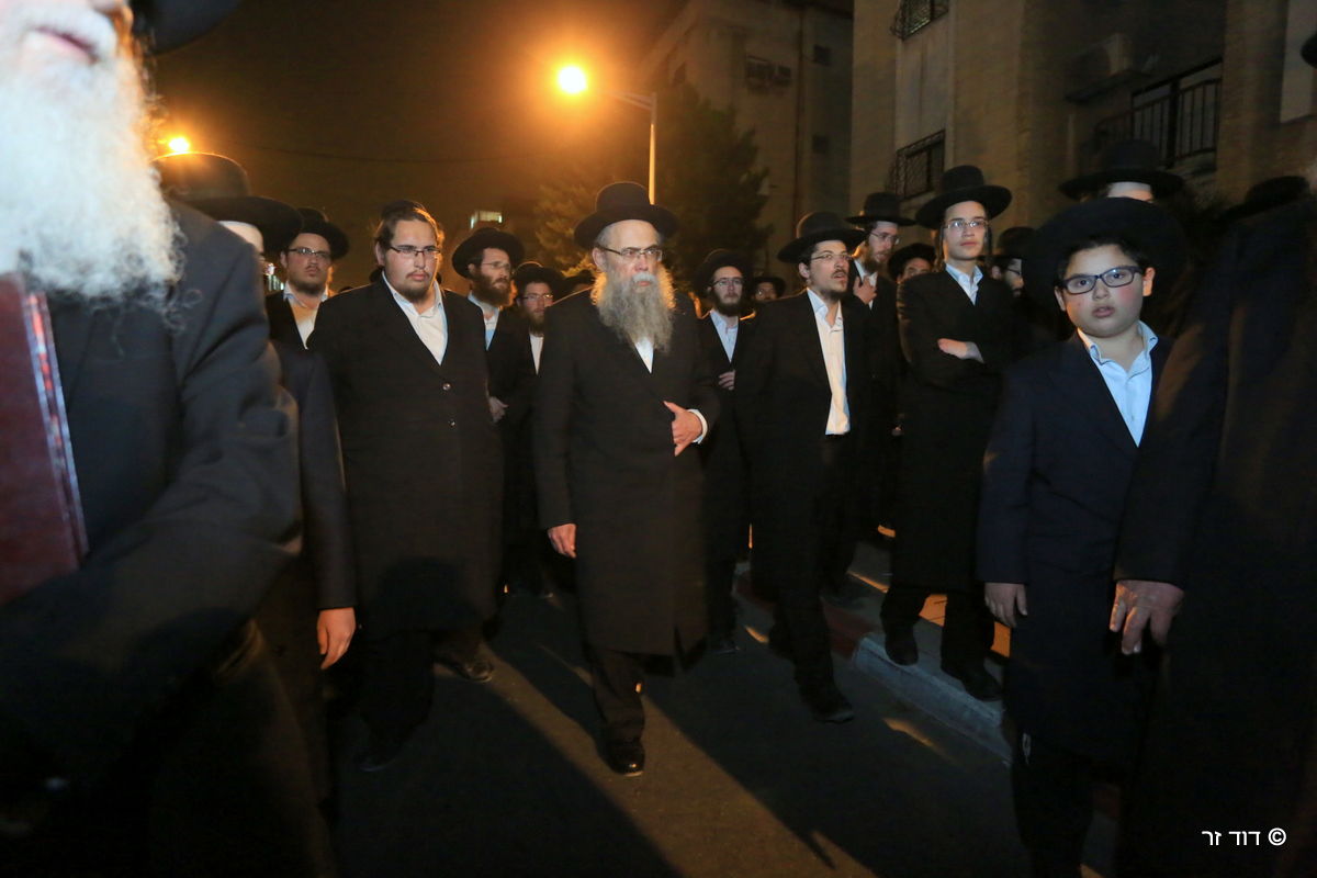 תיעוד דומע: הלוויית הרב ישראל גריינמן ז"ל