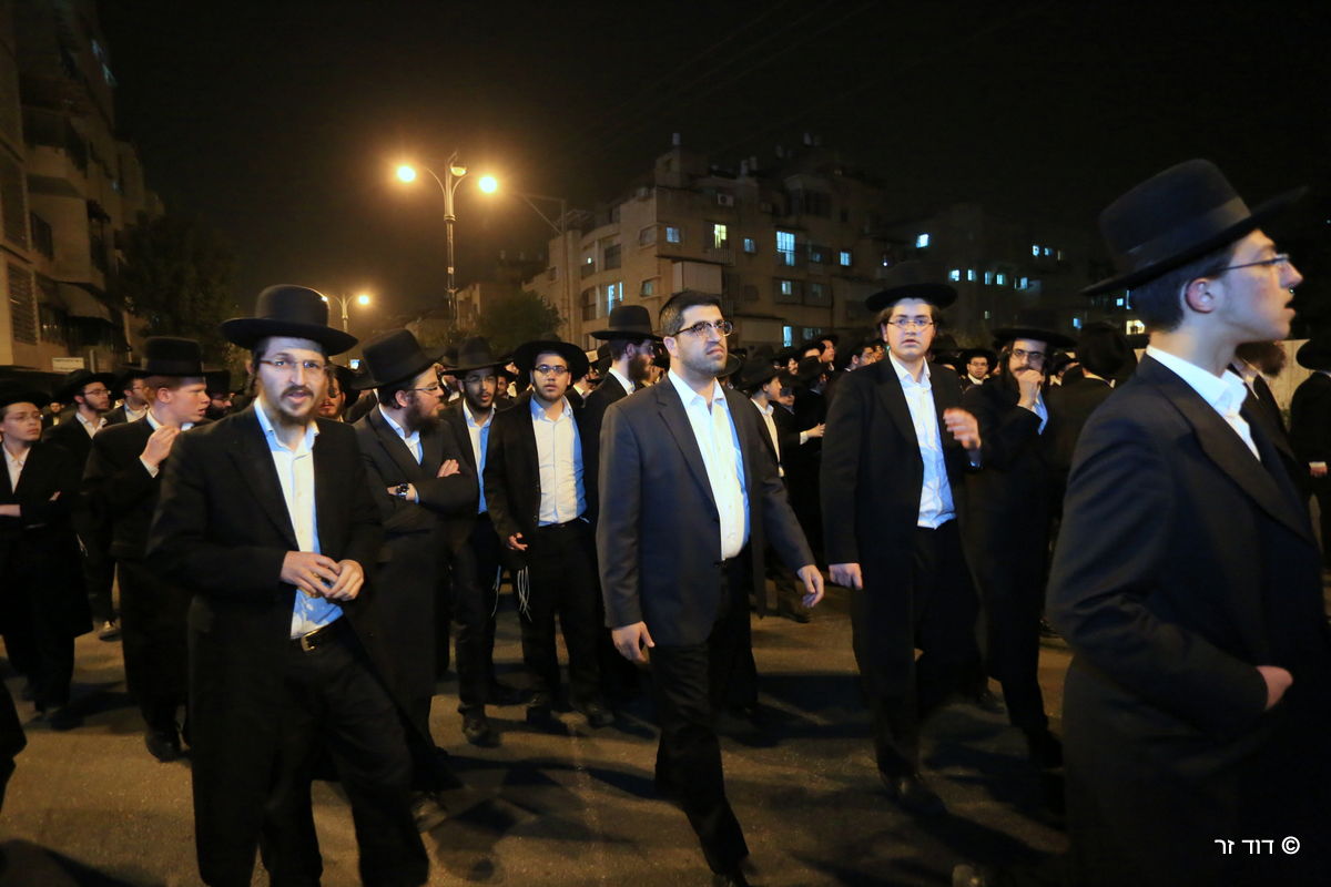 תיעוד דומע: הלוויית הרב ישראל גריינמן ז"ל