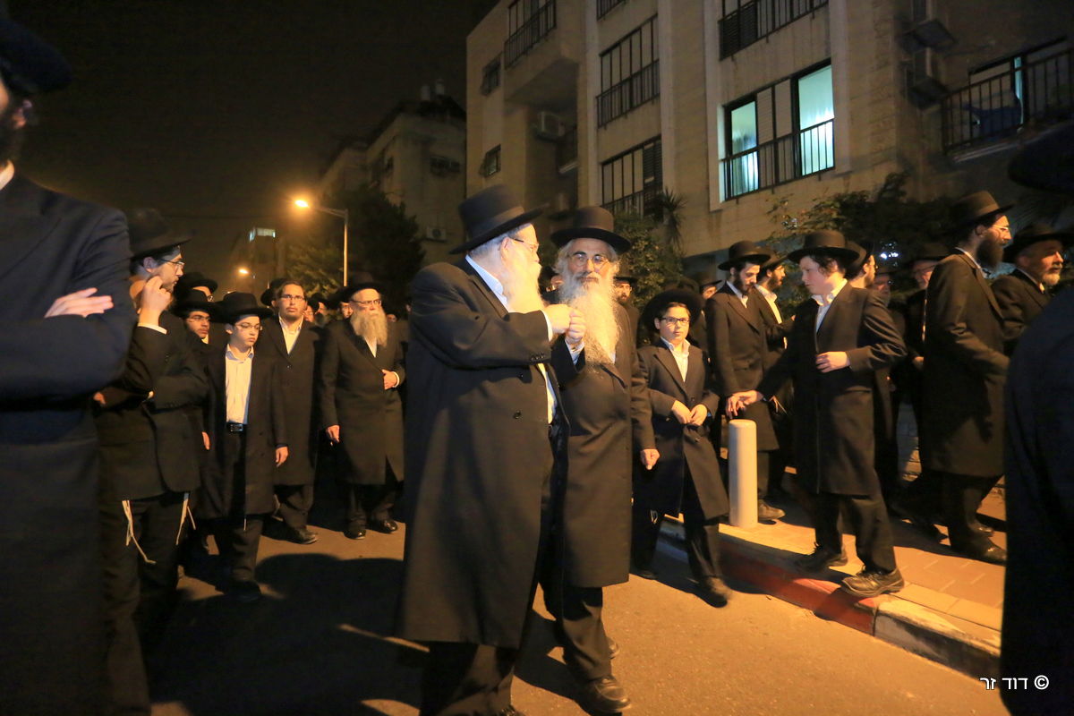 תיעוד דומע: הלוויית הרב ישראל גריינמן ז"ל