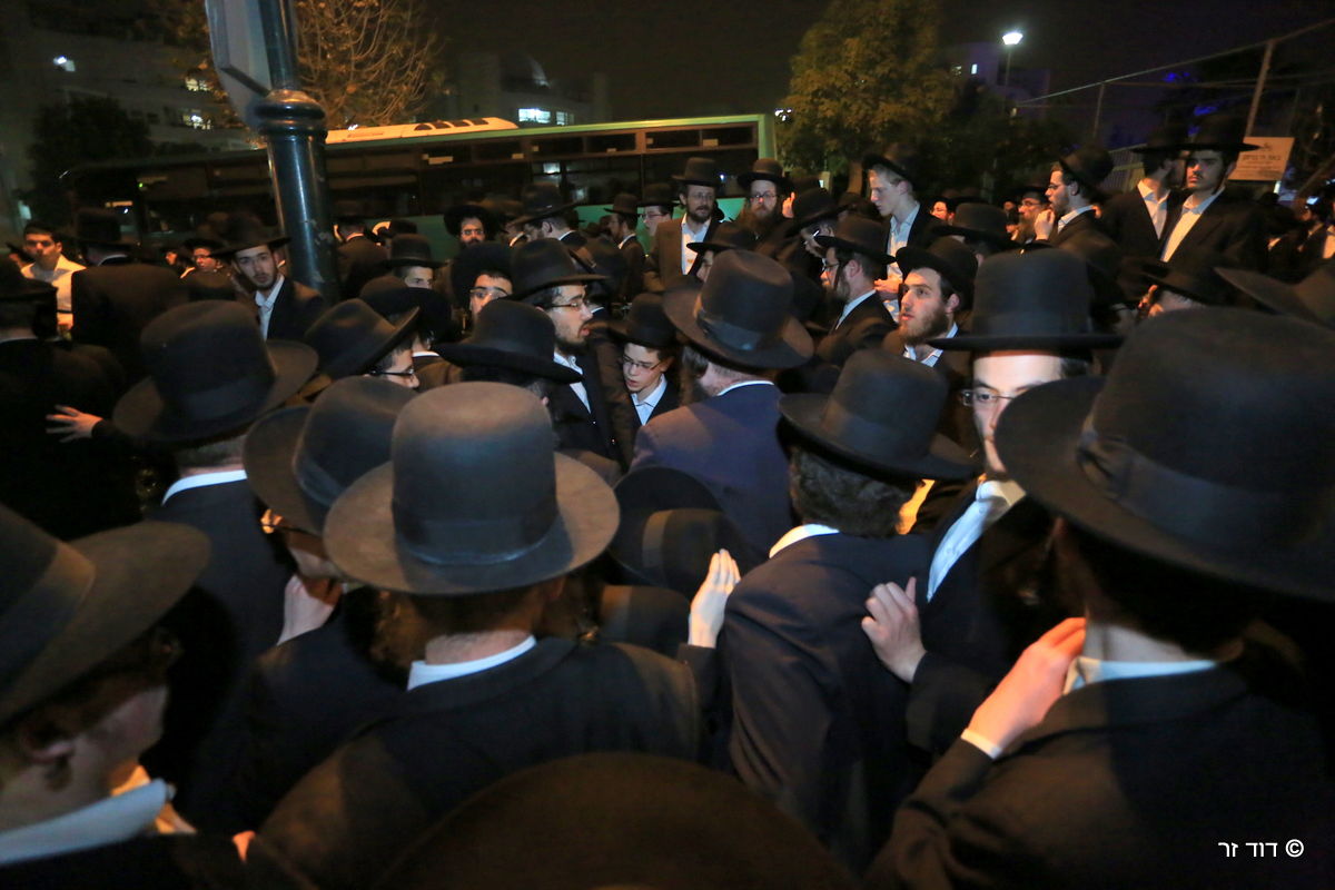 תיעוד דומע: הלוויית הרב ישראל גריינמן ז"ל