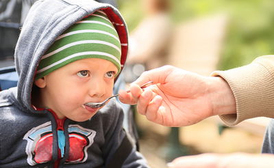 האבא הזה מצא שיר שגורם לתינוק לפתוח פה גדול