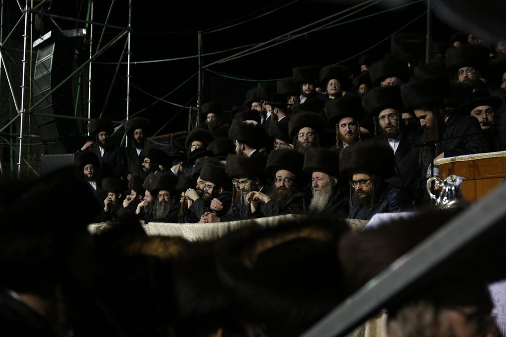 תיעוד ענק: ההדלקה של הרבי מסאטמר במירון