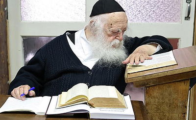 מרן הגר"ח קנייבסקי בביתו