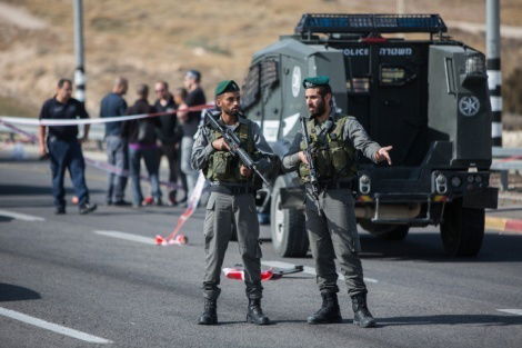 צומת אריאל: מחבלים דקרו ופצעו בינוני-קשה חיילת וחוסלו