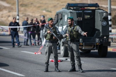 צומת אריאל: מחבלים דקרו ופצעו בינוני-קשה חיילת וחוסלו