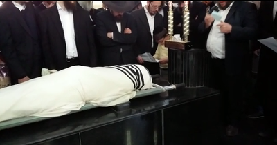 קורע לב: הבן בקדיש יתום על אביו הרב יעקב כוכב זצ"ל