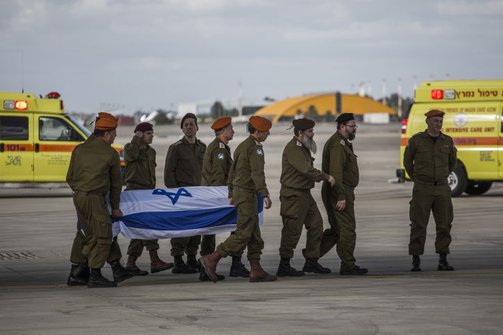 גופות הנרצחים הי"ד עם נחיתתם בארץ