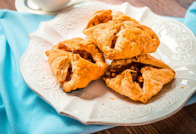 אוזני המן במילוי עוף פטריות ואגוזים לכבוד פורים