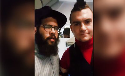 תיעוד: חב"דניק חגג בר מצווה במטוס לדייל שנשלח למנוע ממנו הנחת תפילין