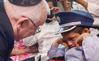 תיעוד מרגש: אברהם פריד והנשיא ריבלין שרים לילדים חולים