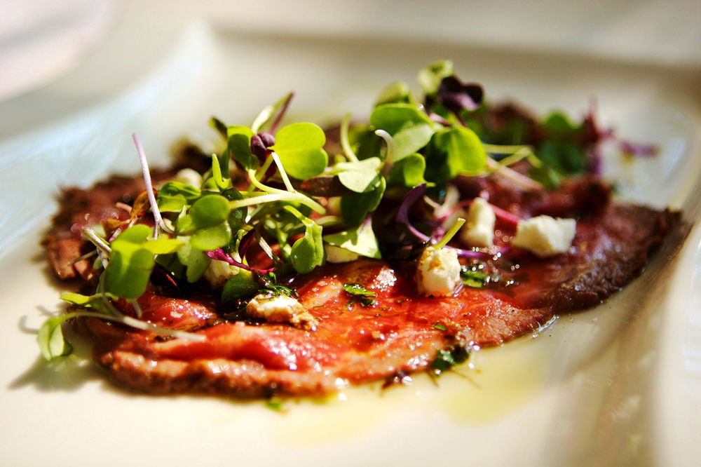 לשון עגל ברוטב צימוקים עשיר