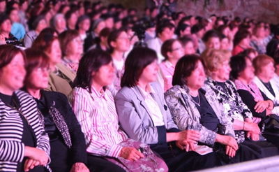 מה קורה כשיש יותר נשים מגברים בבית הכנסת? צפו