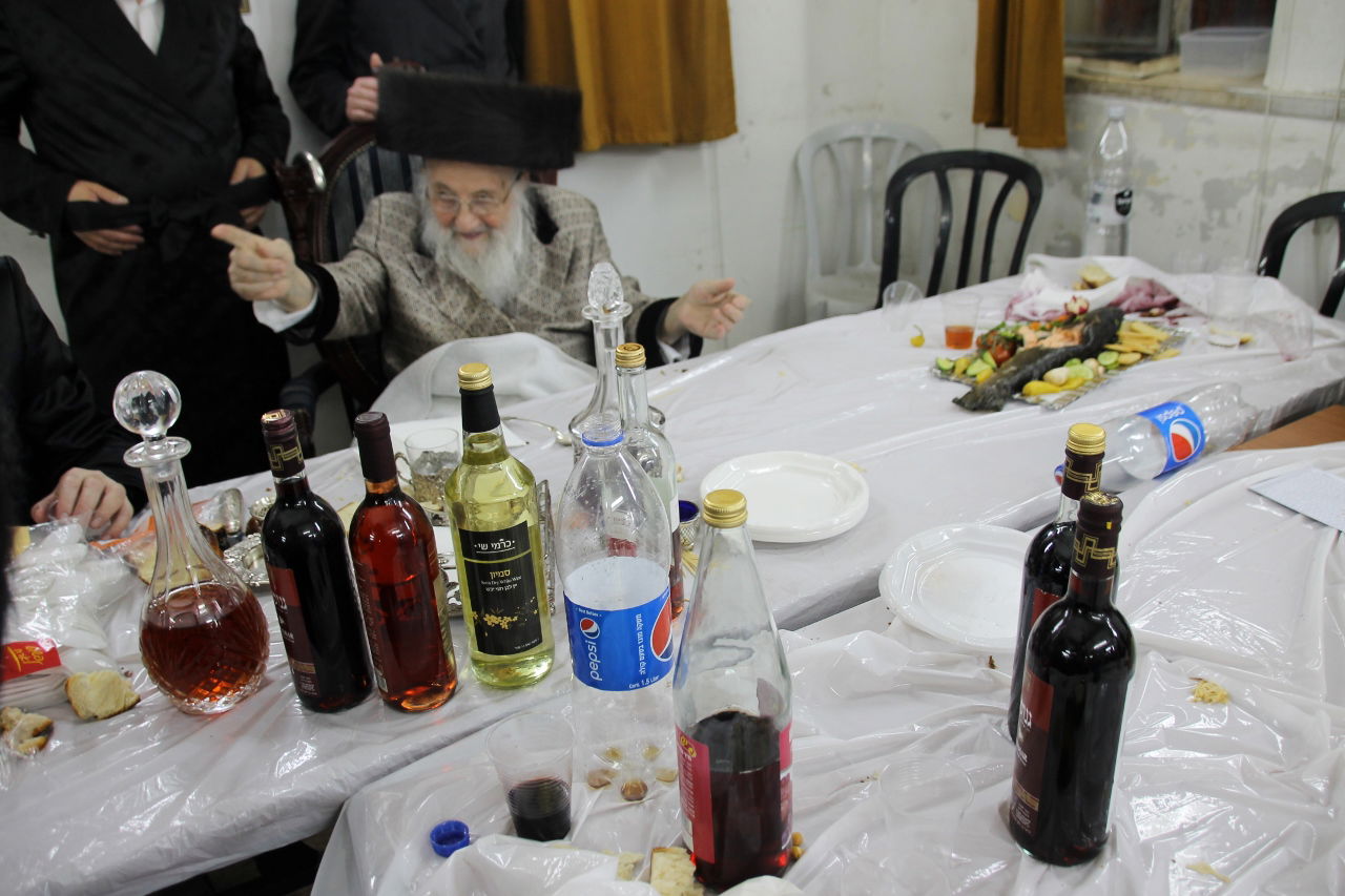 תיעוד: פורים בחצרות החסידים בבני ברק