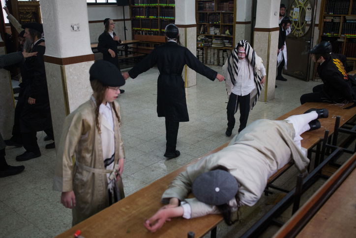 גלריה ירושלמית: פורים במאה שערים וסימטאותיה