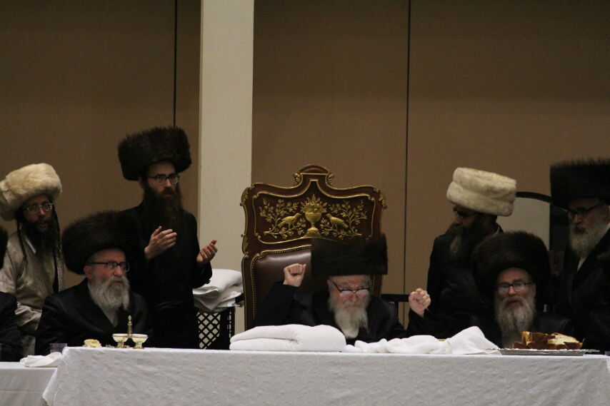 פורים בסקווירא: ההצגה והשירה • צפו בתיעוד